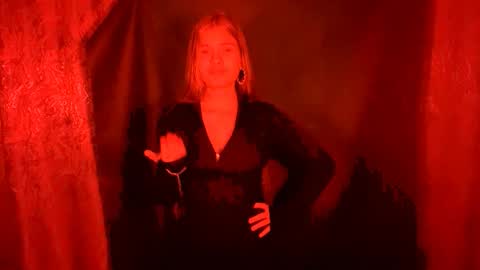 Snapshot of minforbush chatting on 12-01-25, 09:42 Amelia online show from 12-01-25, 09:42