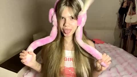 Snapshot of minforbush chatting on 12-02-25, 08:37 Amelia online show from 12-02-25, 08:37