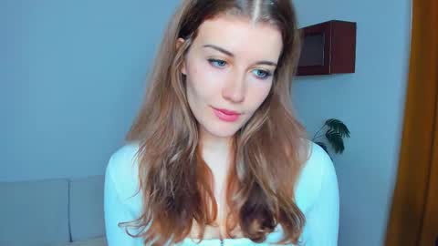 Snapshot of mingrummell chatting on 10-29-25, 07:21 Mia online show from 10-29-25, 07:21