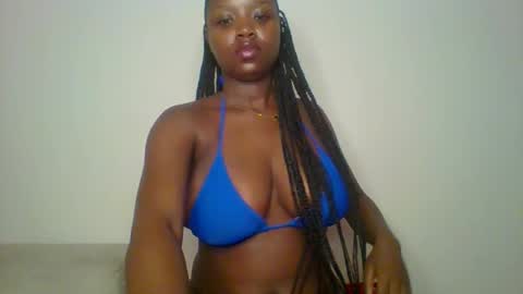 Snapshot of mini_barbie chatting on 05-09-26, 12:38 STRAWBERRY online show from 05-09-26, 12:38