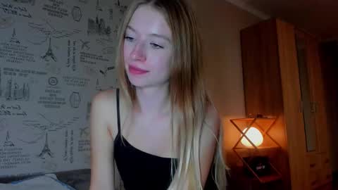 Snapshot of minidiva_ chatting on 09-22-25, 06:21 Amelia online show from 09-22-25, 06:21