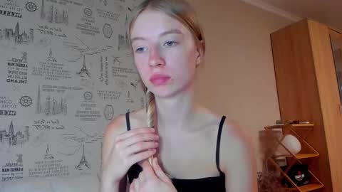 Snapshot of minidiva_ chatting on 09-23-25, 05:05 Amelia online show from 09-23-25, 05:05