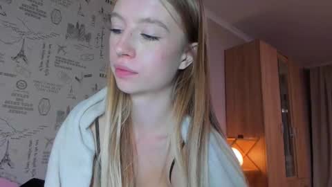 Snapshot of minidiva_ chatting on 10-04-25, 09:35 Amelia online show from 10-04-25, 09:35