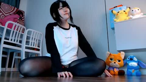 Minji online show from 04-18-26, 12:53