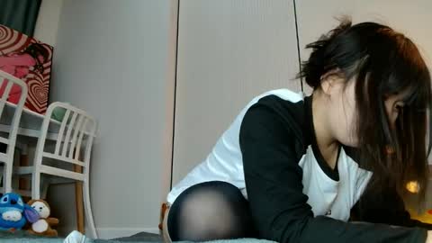 Snapshot of minji_snow chatting on 06-01-26, 01:02 Minji online show from 06-01-26, 01:02