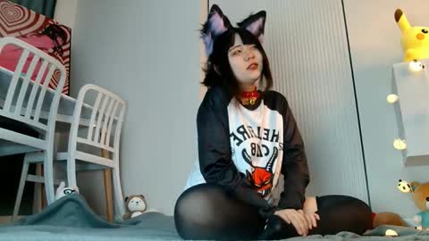 Snapshot of minji_snow chatting on 06-07-26, 01:04 Minji online show from 06-07-26, 01:04