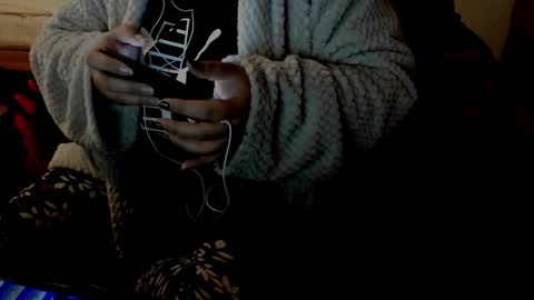 Snapshot of minka0 chatting on 11-29-25, 10:24 minka0 online show from 11-29-25, 10:24