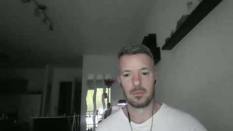 Snapshot of minka28 chatting on 04-11-26, 05:39 minka28 online show from 04-11-26, 05:39