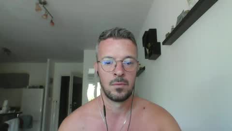 Snapshot of minka28 chatting on 06-17-26, 09:01 minka28 online show from 06-17-26, 09:01