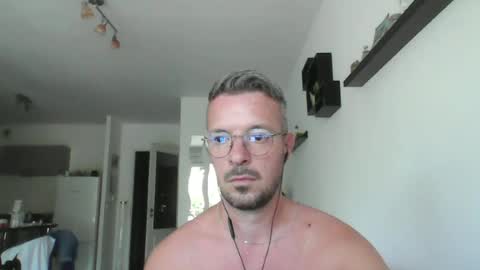 Snapshot of minka28 chatting on 06-19-26, 09:13 minka28 online show from 06-19-26, 09:13