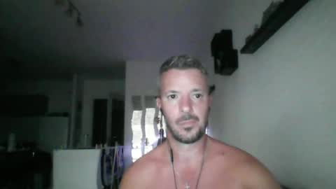 Snapshot of minka28 chatting on 06-20-26, 05:27 minka28 online show from 06-20-26, 05:27