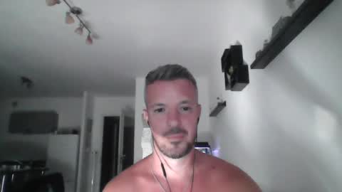 Snapshot of minka28 chatting on 07-20-26, 05:15 minka28 online show from 07-20-26, 05:15
