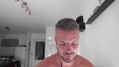 Snapshot of minka28 chatting on 07-21-26, 05:26 minka28 online show from 07-21-26, 05:26