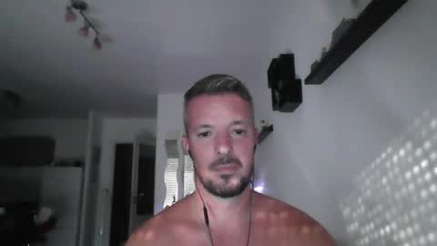 Snapshot of minka28 chatting on 07-29-26, 05:22 minka28 online show from 07-29-26, 05:22