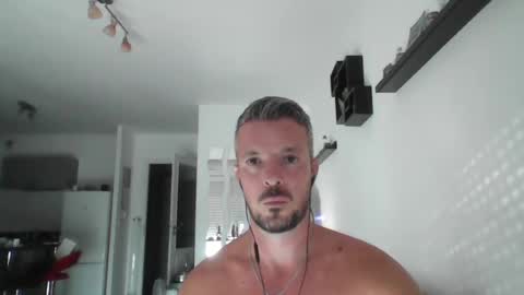 Snapshot of minka28 chatting on 07-31-26, 05:23 minka28 online show from 07-31-26, 05:23