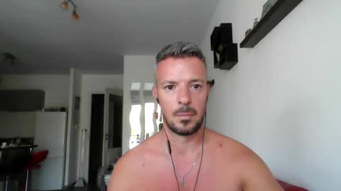 Snapshot of minka28 chatting on 08-06-26, 09:11 minka28 online show from 08-06-26, 09:11