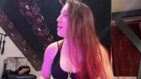 Snapshot of minnyminx chatting on 08-04-26, 03:03 Minx online show from 08-04-26, 03:03
