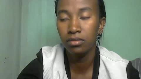 minouch211907 online show from 05-22-26, 02:51