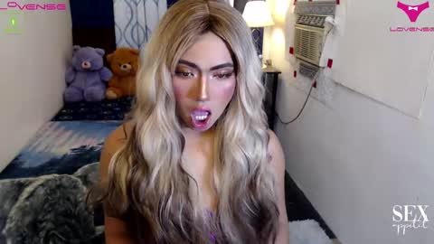Snapshot of minty_hill chatting on 05-05-26, 05:43 MARIANE online show from 05-05-26, 05:43