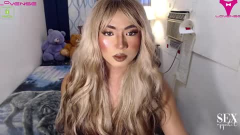 Snapshot of minty_hill chatting on 05-10-26, 11:48 MARIANE online show from 05-10-26, 11:48