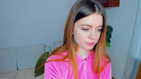 Snapshot of mintykisss chatting on 12-14-25, 07:47 Linda online show from 12-14-25, 07:47