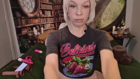 Snapshot of minxtessarae chatting on 06-25-26, 05:50 Tessa Rae online show from 06-25-26, 05:50