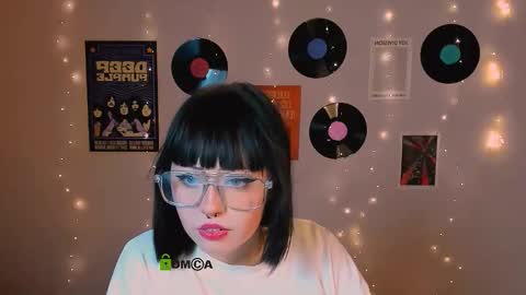 Snapshot of mira_cool_ chatting on 12-15-25, 08:46 Darling Mira online show from 12-15-25, 08:46