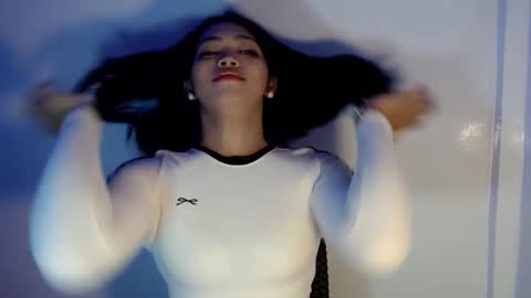 Snapshot of mira_luna222 chatting on 12-21-24, 11:45 Mira Bella online show from 12-21-24, 11:45