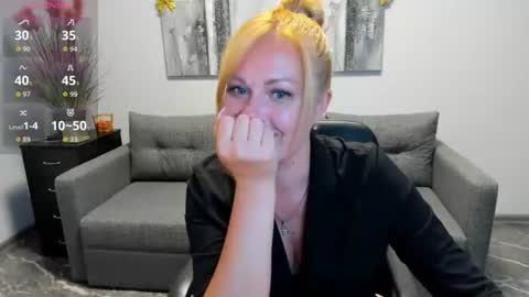 Snapshot of mira_whitme chatting on 06-18-26, 12:09 Mira online show from 06-18-26, 12:09