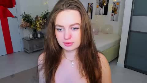 Snapshot of miraclecurly chatting on 02-16-25, 01:16 Emma online show from 02-16-25, 01:16