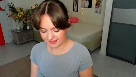 Snapshot of miraclecurly chatting on 03-11-25, 07:25 Emma online show from 03-11-25, 07:25