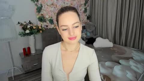 Snapshot of miraclecurly chatting on 10-16-25, 07:15 Emma online show from 10-16-25, 07:15