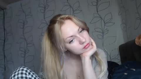 Snapshot of mirahardmanxx chatting on 01-30-25, 12:16 Happy New Year  online show from 01-30-25, 12:16