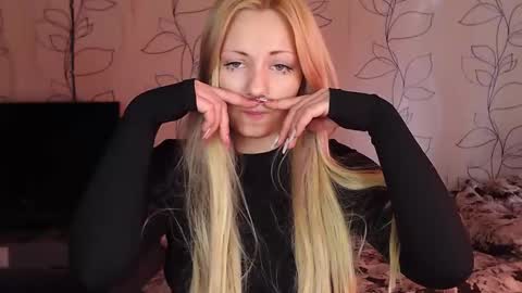 Snapshot of mirahardmanxx chatting on 03-10-25, 11:53 Happy New Year  online show from 03-10-25, 11:53