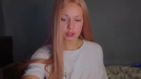 Snapshot of mirahardmanxx chatting on 10-12-25, 01:37 Happy New Year  online show from 10-12-25, 01:37