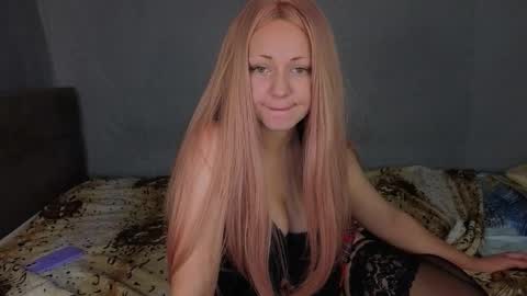 Snapshot of mirahardmanxx chatting on 10-29-25, 05:47 Happy New Year  online show from 10-29-25, 05:47