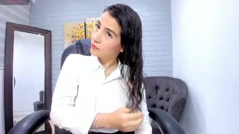 Snapshot of miranda_doll_ chatting on 05-01-26, 11:59 online show from 05-01-26, 11:59