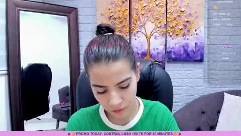 Snapshot of miranda_doll_ chatting on 05-28-26, 12:02 online show from 05-28-26, 12:02