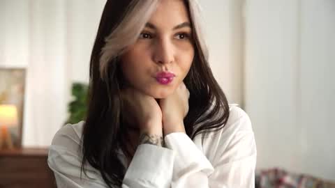 Snapshot of mirandabettman chatting on 10-23-25, 07:51 My name is Adele online show from 10-23-25, 07:51