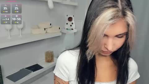 Snapshot of mirandabettman chatting on 11-18-25, 07:24 My name is Adele online show from 11-18-25, 07:24