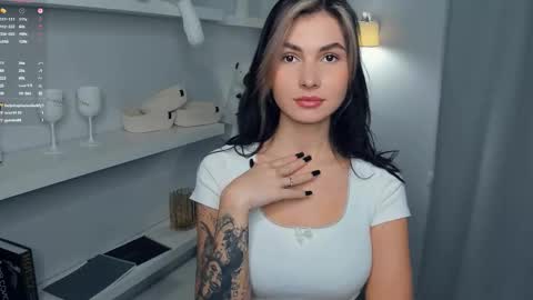 Snapshot of mirandabettman chatting on 11-25-25, 07:30 My name is Adele online show from 11-25-25, 07:30