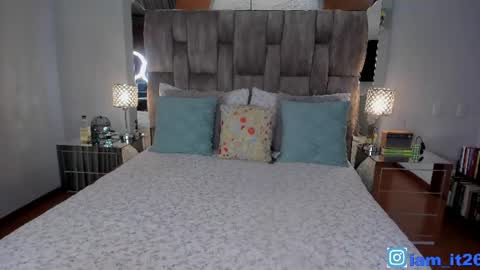 Snapshot of mirandacollins_ chatting on 06-17-26, 02:03 Miranda online show from 06-17-26, 02:03