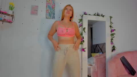 Snapshot of mirandarroxxx chatting on 01-07-26, 01:13 mirandarroxxx online show from 01-07-26, 01:13