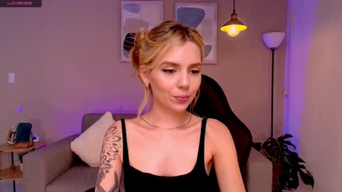 Snapshot of mirandashaw chatting on 01-13-25, 11:49 Miranda Shaw online show from 01-13-25, 11:49