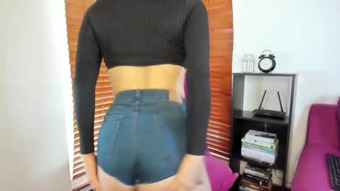 Snapshot of mirandasultry chatting on 11-04-25, 03:33 miranda online show from 11-04-25, 03:33