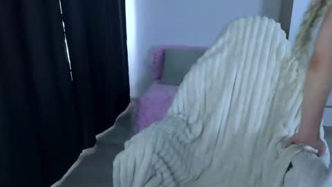 Snapshot of miraraid chatting on 05-28-26, 10:45 miraraid online show from 05-28-26, 10:45
