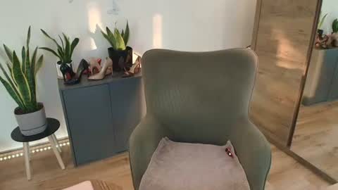 Snapshot of mirela_silver chatting on 06-22-26, 03:19 Mirela online show from 06-22-26, 03:19