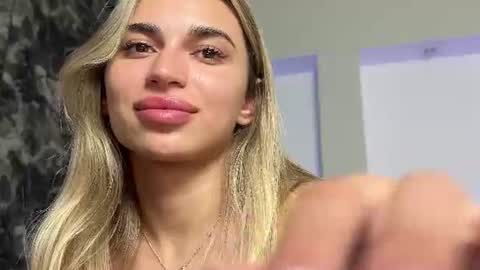 Snapshot of miri07 chatting on 07-19-26, 01:37 miri07 online show from 07-19-26, 01:37