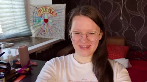 Snapshot of miriamor chatting on 10-11-25, 08:02 Mira online show from 10-11-25, 08:02