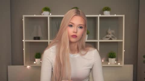 Elsa online show from 10-28-25, 09:28